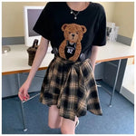 "Karierter Rock & Top mit Teddy-Print – Jugendlicher Grunge-Stil"