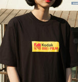 Braunes E-Girl-T-Shirt mit retro Kodak-Print