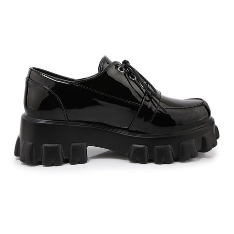 Klobige Gothic-Schuhe mit dickem Plateau und Riemchen