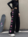 e-girl Oversize-Hose schwarz mit rosa Herzen